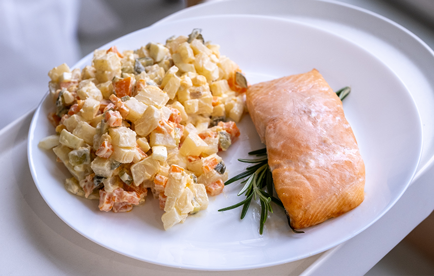 Losos na rozmaríne s zelerovým šalátom