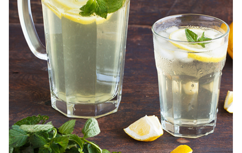 Mätová limonáda – osviežujúci a zdravý nápoj do diéty