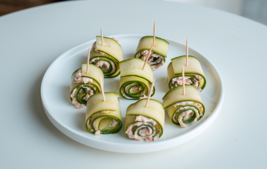 Mini okurkové rolky s tuňákovým krémem