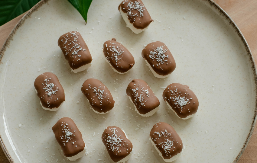 Kokosové tyčinky z gréckeho jogurtu s polevou z Nutrinelly Prodietix