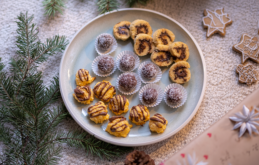 Proteinové cukroví bez výčitek: Ořechová roláda a kokosky