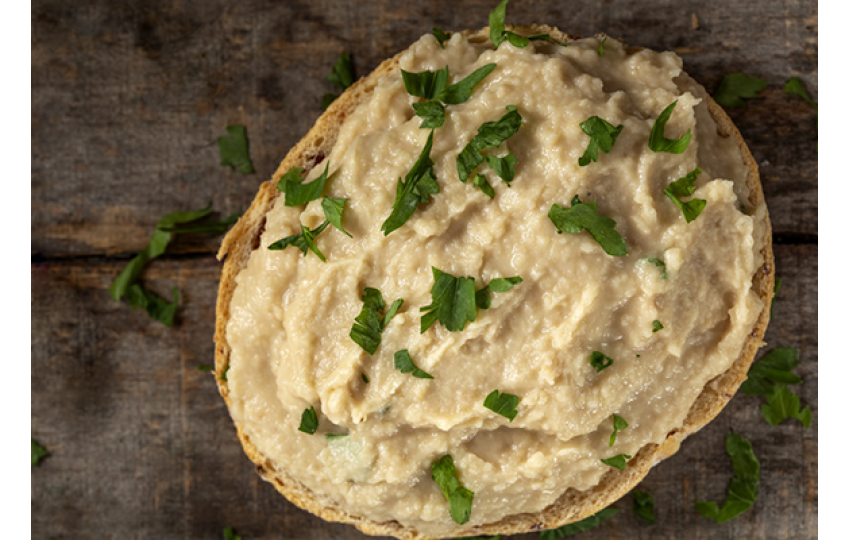 Chléb s celerovou pomazánkou