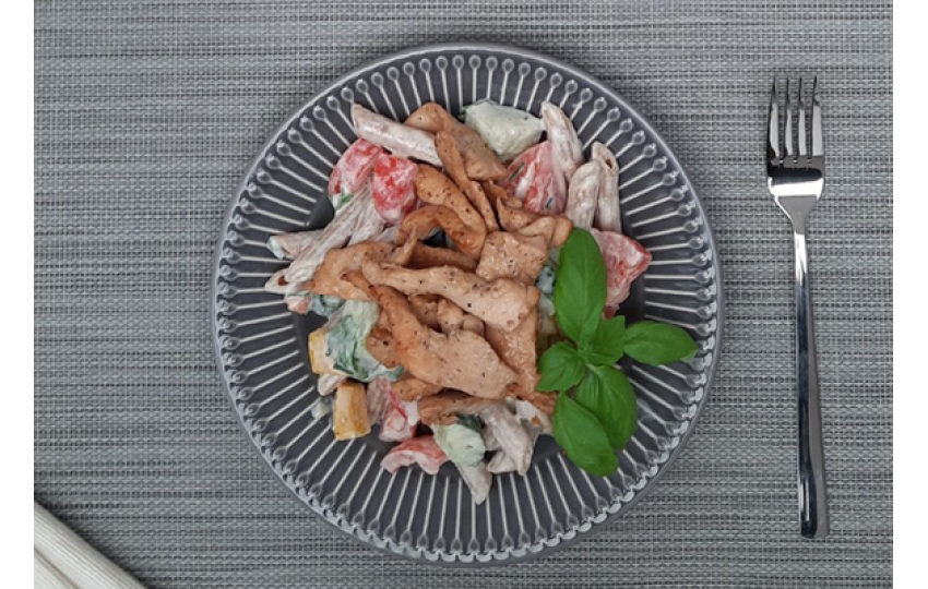 Letní těstovinový salát s kuřecím masem