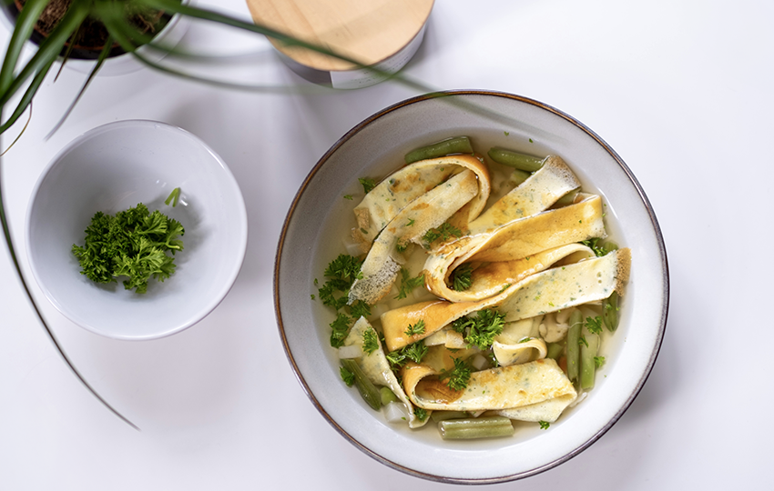 Vývar s celestínskymi rezancami z Prodietix bylinkovej omelety