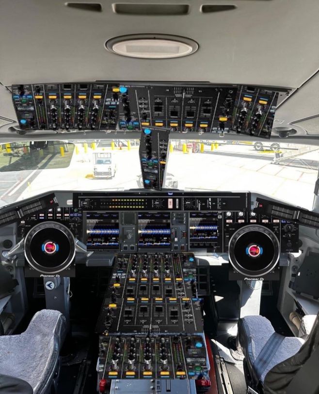 S tímhle by se dalo přistát! Kde že to má SYNC na sladění se s kontrolní věží?✈️