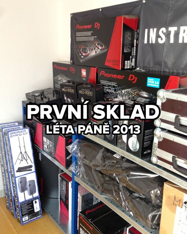 Povšimněte si tam tehdy aktuální modelové řady DDJ kontrolerů – ERGO, S1 a T1...To bývaly jiný dělobuchy! 💣