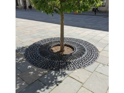 litinove mrize kolem kmenu stromu P9