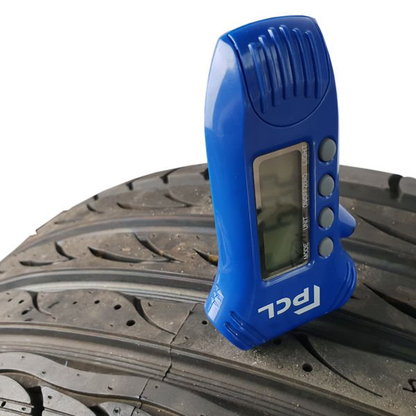 Digitalni merilnik tlaka v pnevmatikah in globine profila