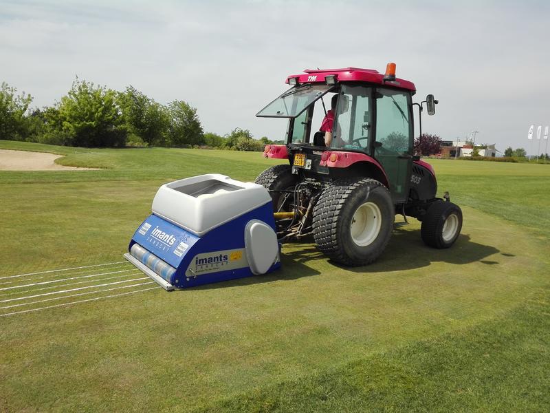 Pronájem strojů pro golfová a fotbalová hřiště