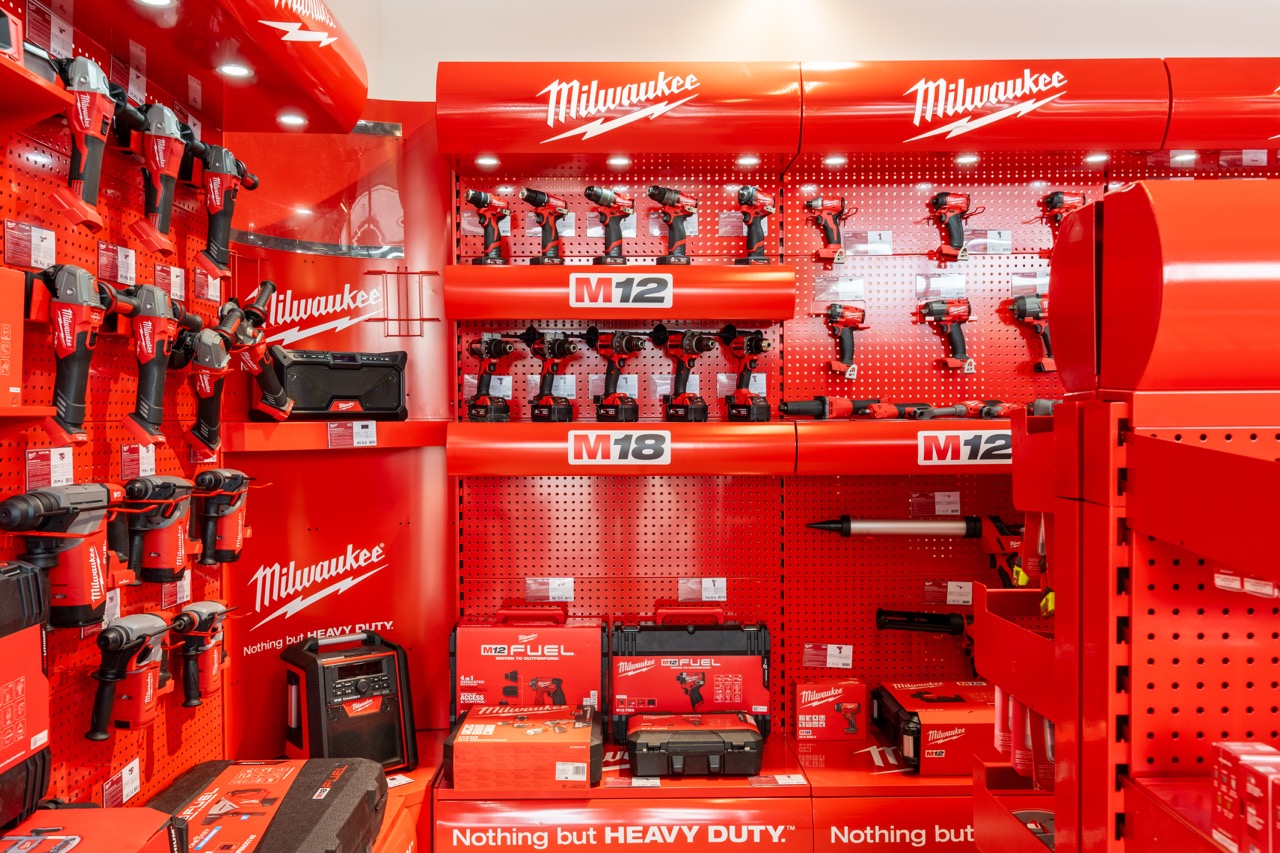 Vystavené Milwaukee M12 a M18 náradie v showroome ProfiPartak