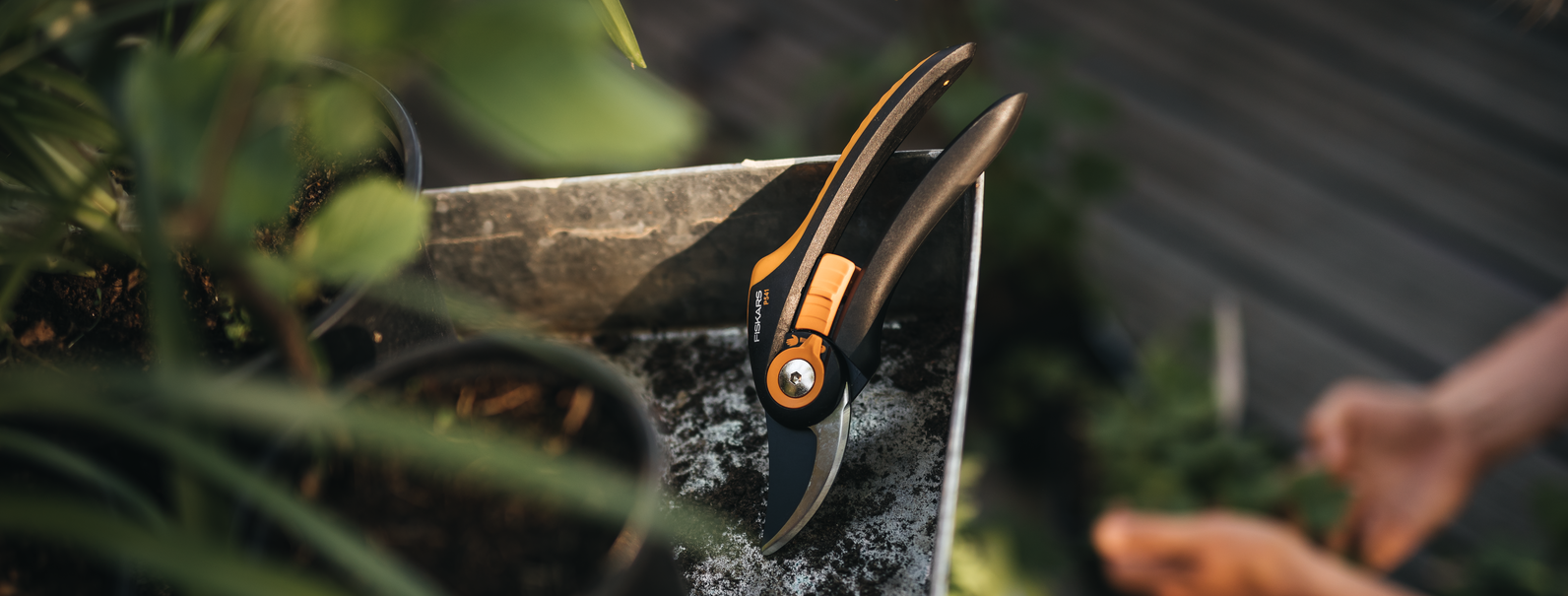 q6nemr0fax_G_Gardening-Environmental-Plus-Pruner-Bypass-SmartFit-P541-1057169-02