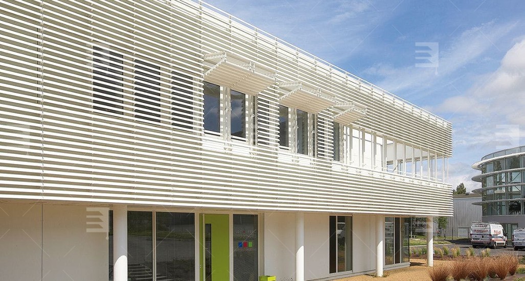 Ako do architektúry domu zakomponovať slnolamy?