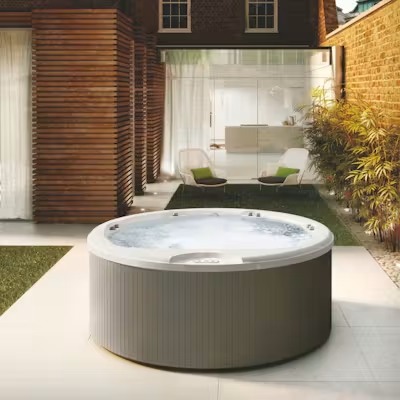 Kruhová vířivka Jacuzzi® Alimia pro šest osob