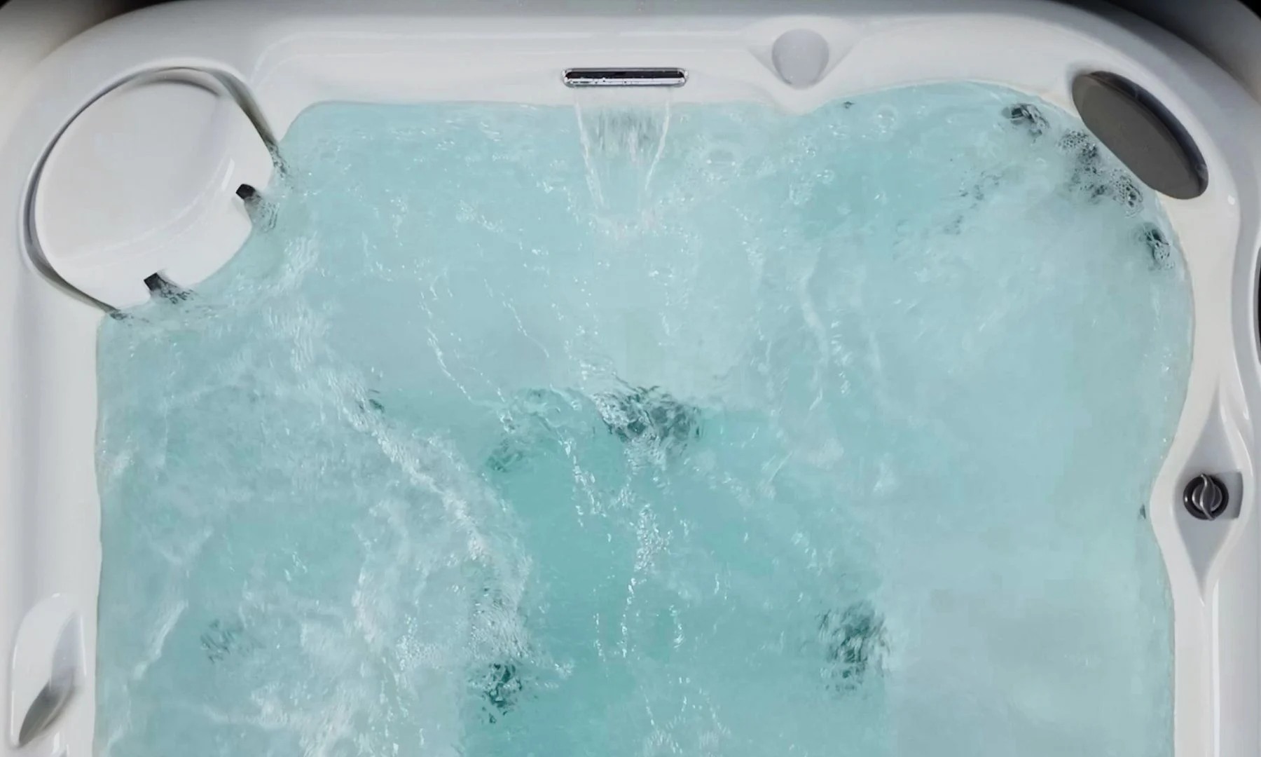 Detail trysek PowerPro® ve vířivce Jacuzzi® Omnia™