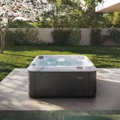 Vířivka Jacuzzi® J‑201™ s lounge a šesti místy