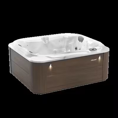 Kompaktní vířivka Jacuzzi® J‑215™ FY26 pro tři osoby