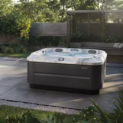 Vířivka Jacuzzi® J‑332™ se dvěma lounge pozicemi