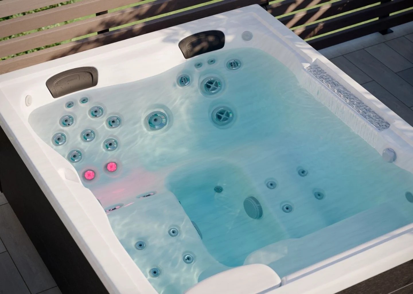 Kolekce venkovních vířivek Jacuzzi® J4™