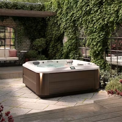 Rodinná venkovní vířivka Jacuzzi® J-335™