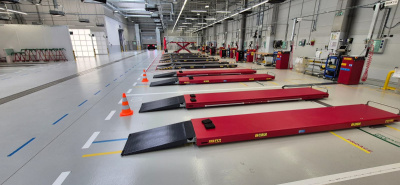 Dodání nůžkových zvedáků CORGHI ERCO XC4500 do Průmyslové zóny Ovčáry - Kolín