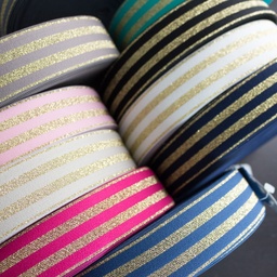 Pruženka se zlatými pruhy