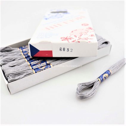 Vyšívací příze Mouline 8832 - olovově šedá
