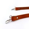 Kožený popruh prošívaný 58 cm, š. 2,5 cm, přírodní hnědý, karabina s hranatým průvlekem, nikl