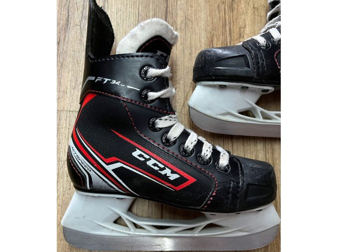 Brusle CCM JETSPEED FT340 YTH, vel. Y10/28 (240625)