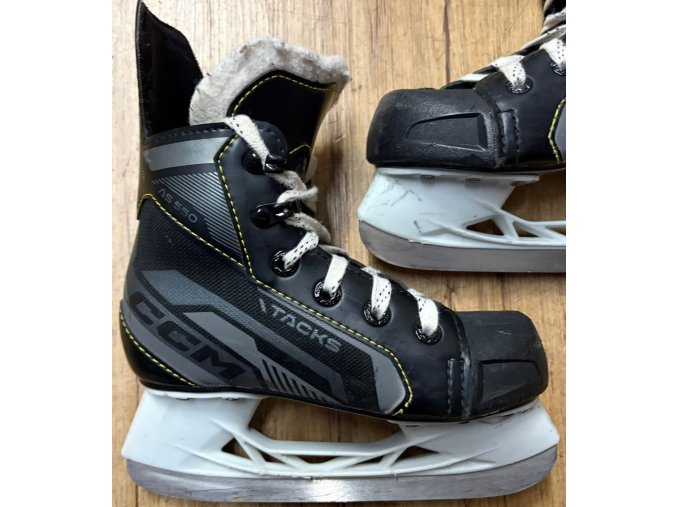 Brusle CCM AS 550 YTH, vel. 31 (161225)