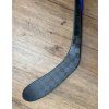 Hůl BAUER SYNC, pravá 28/Flex 77 (260526)
