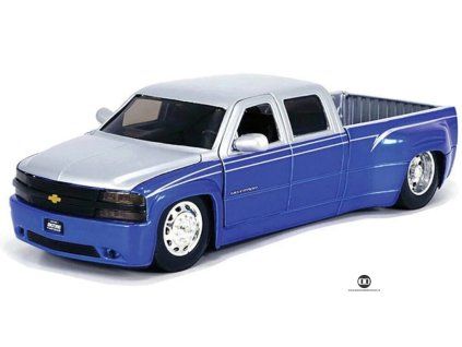 Auto Just Trucks 1999 Chevrolet Silverado modrý