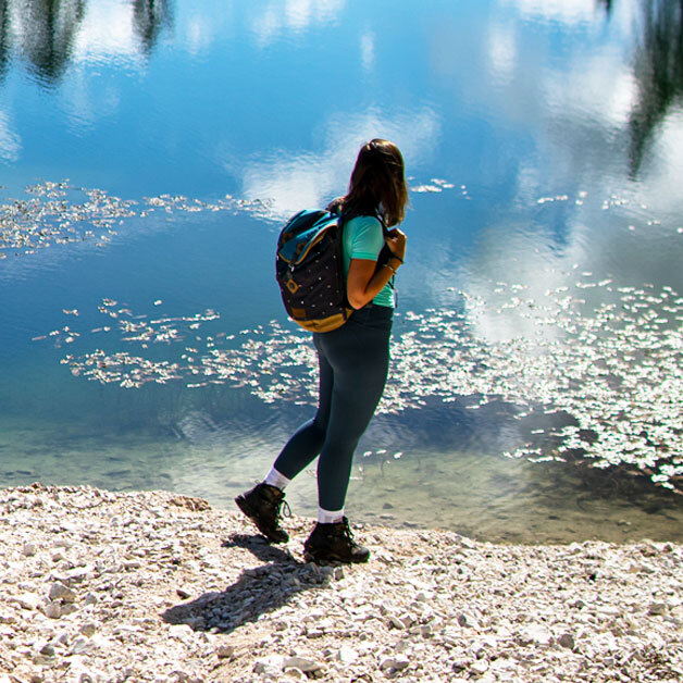 How to dress properly for a hike?