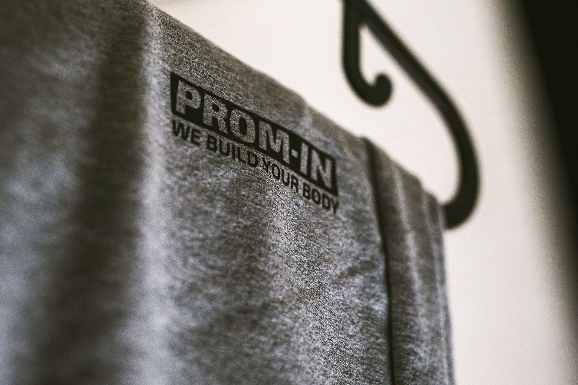 Pánské šedé fitness tepláky PROM-IN – maximální pohodlí pro trénink i volný čas