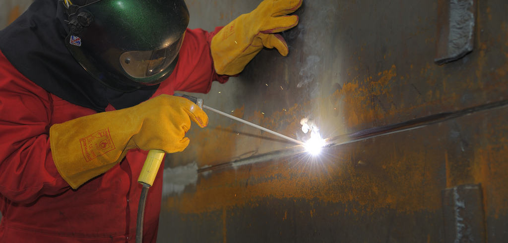 Sváření elektrodou MMA při použití trafosvářečky nebo svářecího invertoru