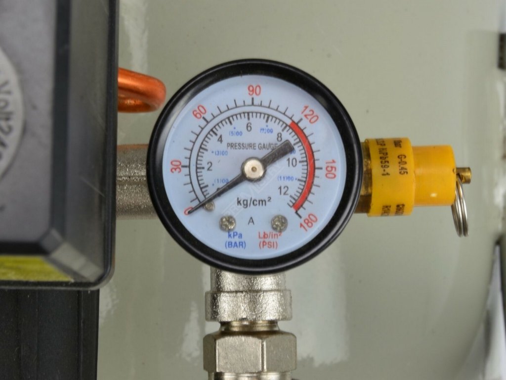 Kompresor olejový, 50l GEKO nářadí G80301 + Dárek, servis bez starostí v hodnotě 300Kč