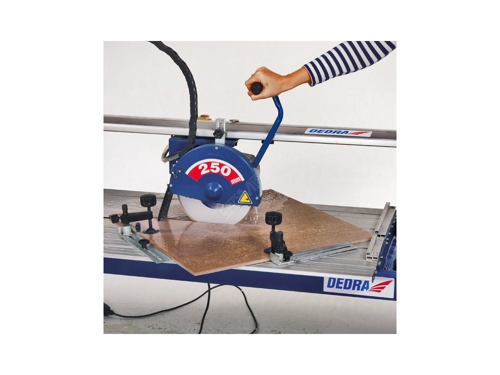 Elektrická řezačka na dlažbu a obklady 1100 W, kotouč 250 x 25,4mm, posuvná hlavice - řez 1020 mm DEDRA DED7824 + Dárek, servis bez starostí v hodnotě 300Kč