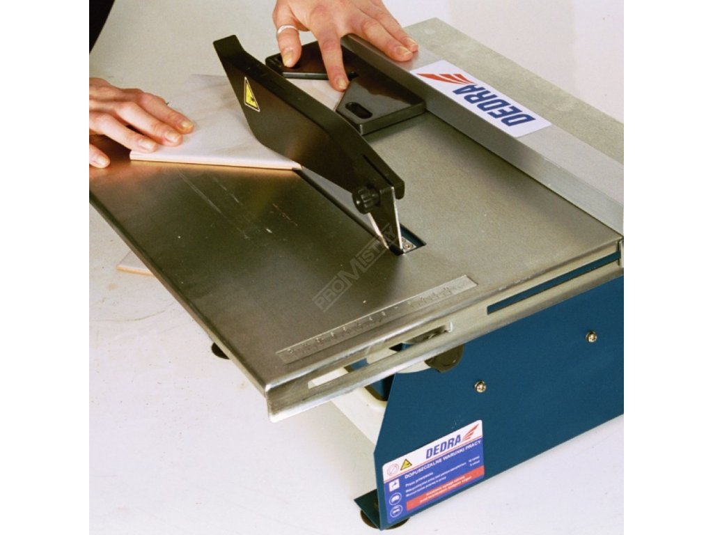 Půjčovna - Řezačka obkladů 650 W, kotouč 180 x 22,2 mm