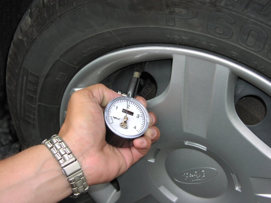 Pneuměřič PROFI 4kg/cm2 Compass 09332