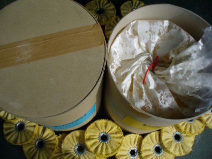 Tekutá leštící pasta RES BRIL 06012 bílá na finální leštění laku a plastů