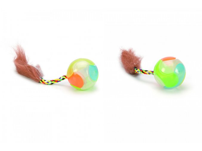 Beeztees Hračka pro kočky barevný míček s ocáskem 4,5cm