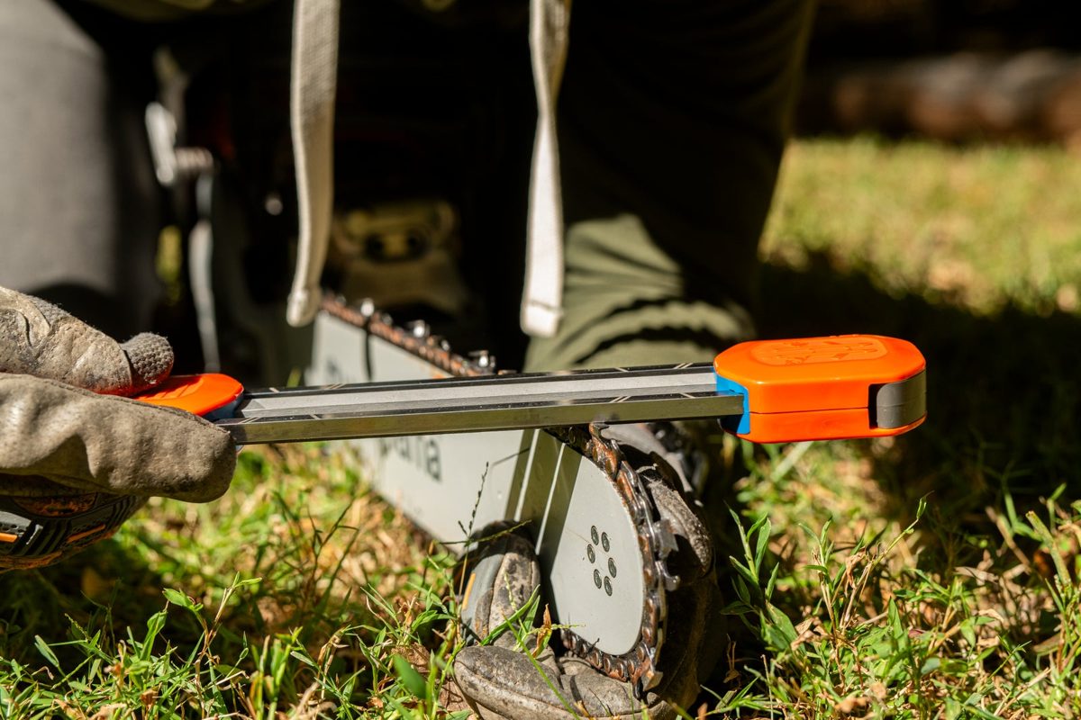 Kombinované vodítko Husqvarna nasazené na řetězu