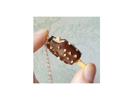 Řetízek s přívěskem Fimo - Cortina nanuk
