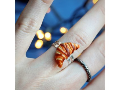 Prsten Fimo - Croissant s čokoládou