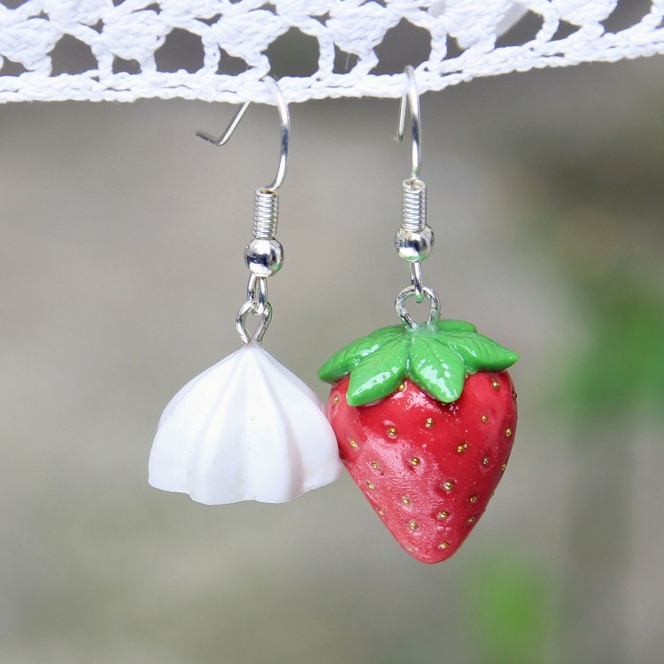 CircusMind Náušnice dámské jahoda se šlehačkou S0973