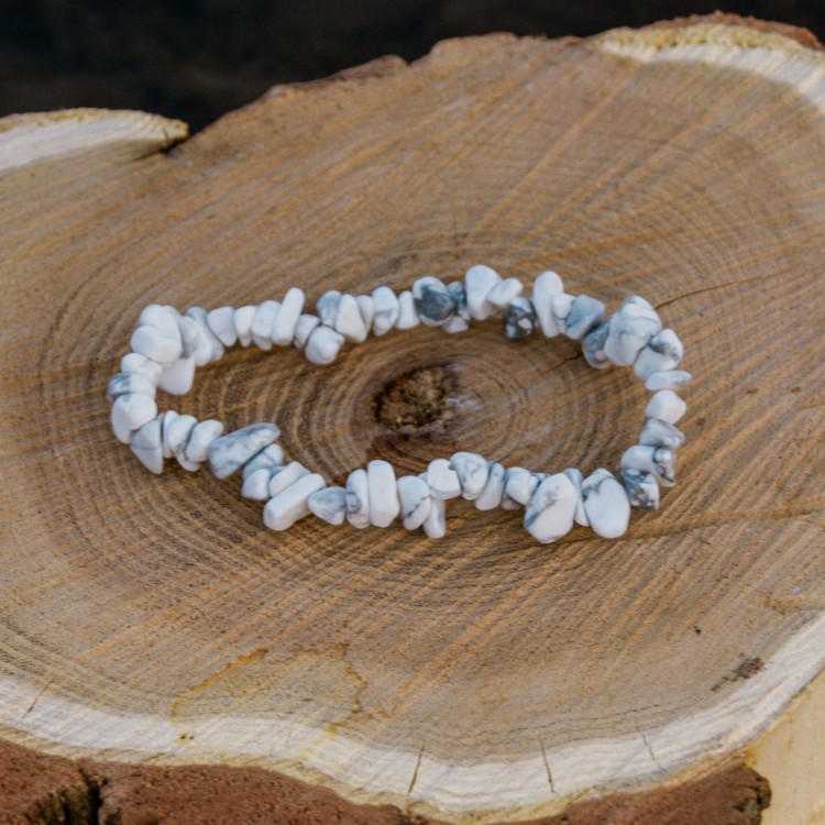Prosperk Náramek z minerálů sekaný Howlit S3197