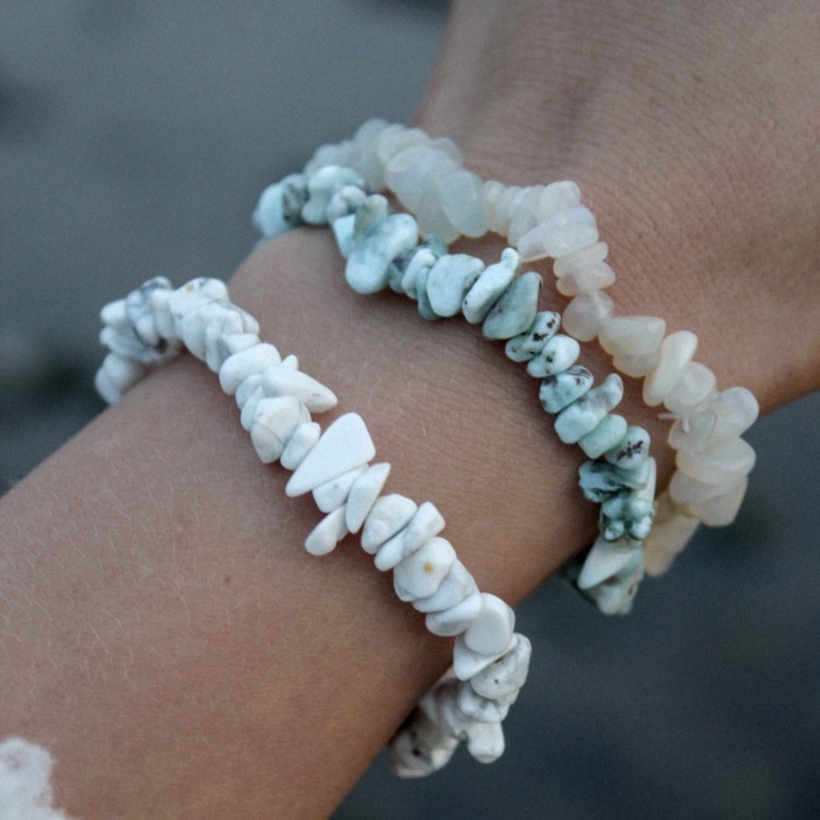 Prosperk Náramky z minerálů - Klid z vyšších sfér - měsíční kámen, howlit, larimar S3871