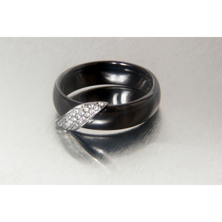 Prosperk Prsten keramický s krystalky black vibe Velikost prstenů: 6 (EU: 51-53) 28005/6 -