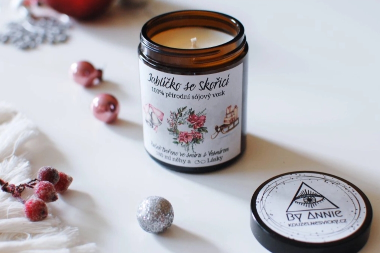 Sójová svíčka Jablíčko se skořicí 180ml - BY ANNIE