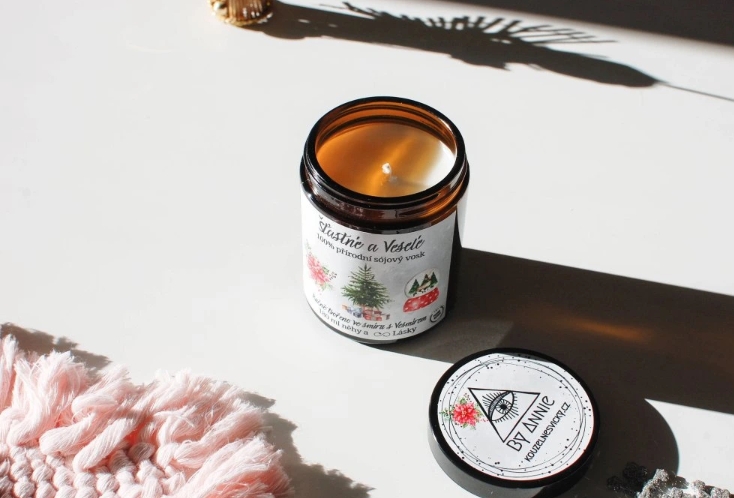 Sójová svíčka Šťastné a Veselé 180ml - BY ANNIE