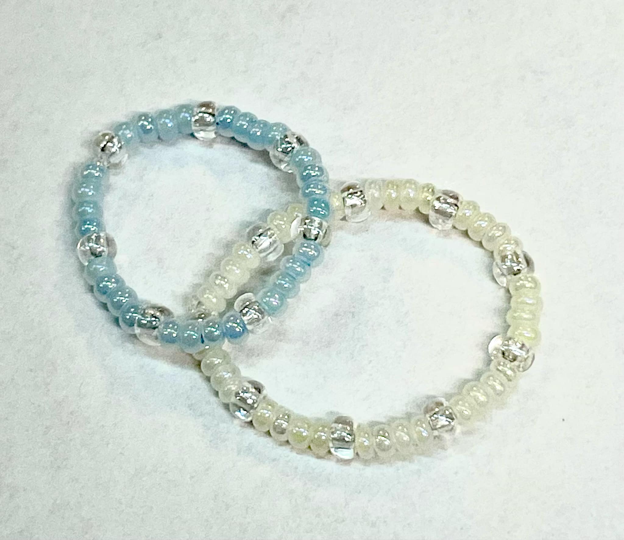 Nanny Prstýnek z korálků bílomodrý